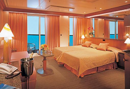 Una de las amplias cabinas del Carnival Legend -Suite Cat.11